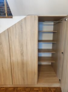Meble na wymiar - zabudowa pod schodami 1